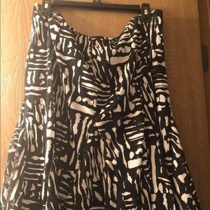 Black and white patten skirt by Harve Bern…